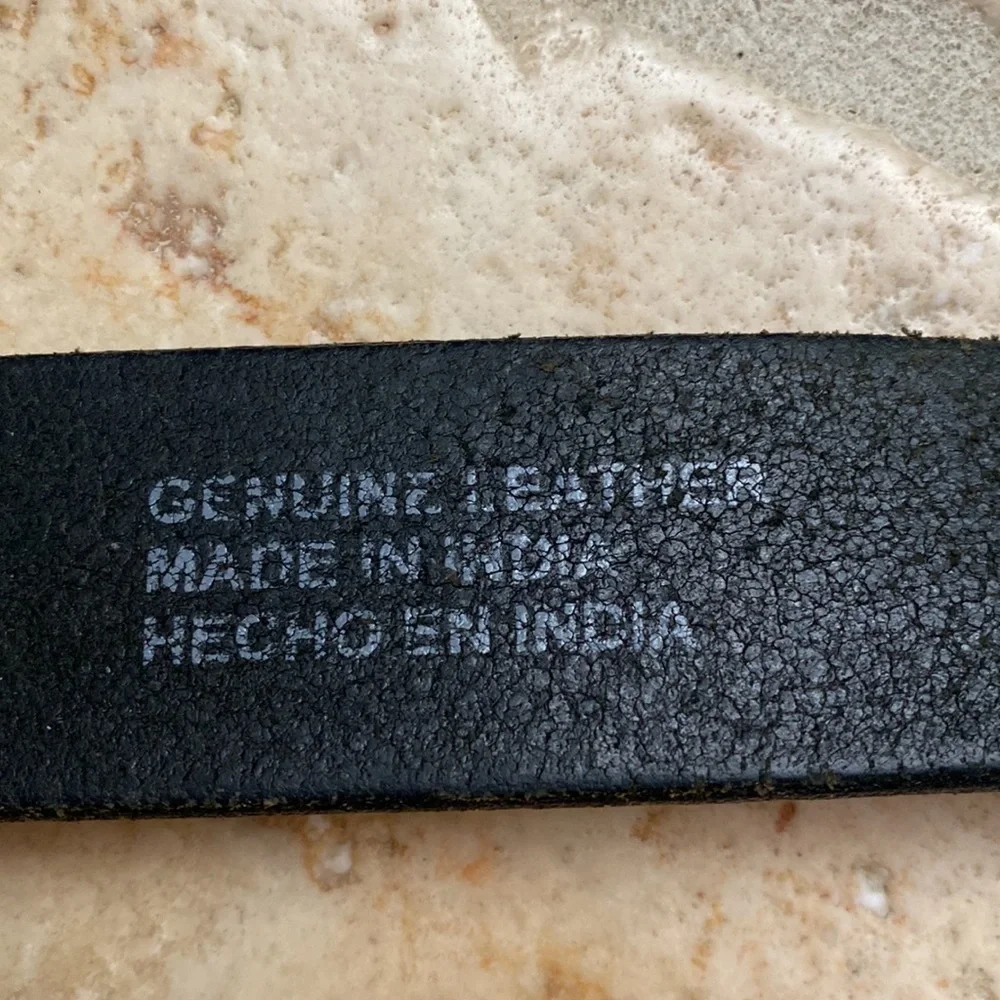 Men's Levis classic leather belt. 34’ black